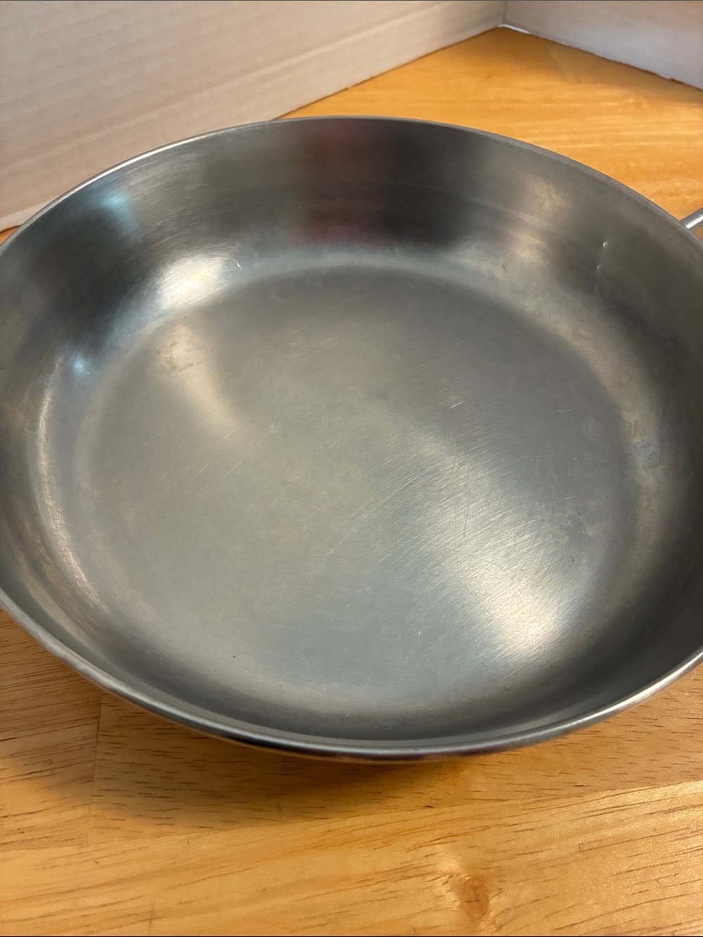 Revere Ware Stainless Steel / Copper Bottom 9" Frying Pan with Black Handle - Picture 10 of 10